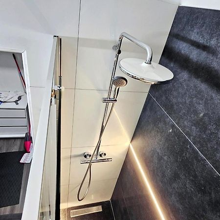 Spoil Yourself With Style, Comfort And Luxury - Tony'S Studios Luxury Piteşti Eksteriør bilde